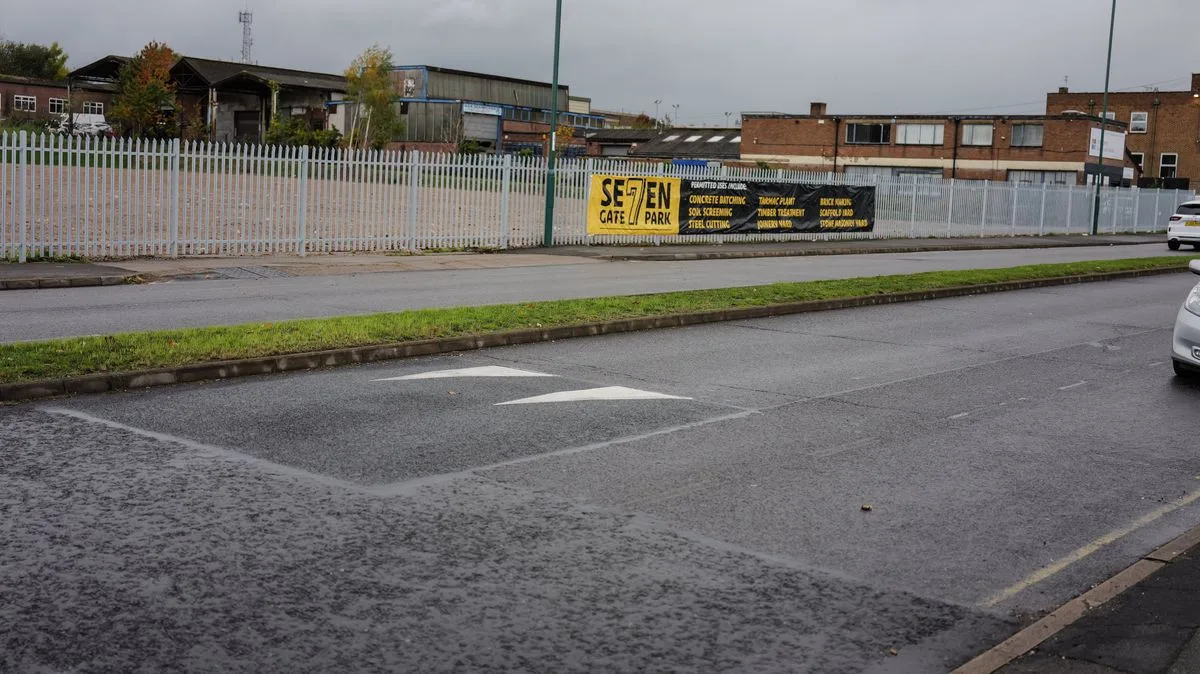 Half-a-Road Speed Bump in Nottingham Labelled 'Pointless' and 'Dangerous' by Residents