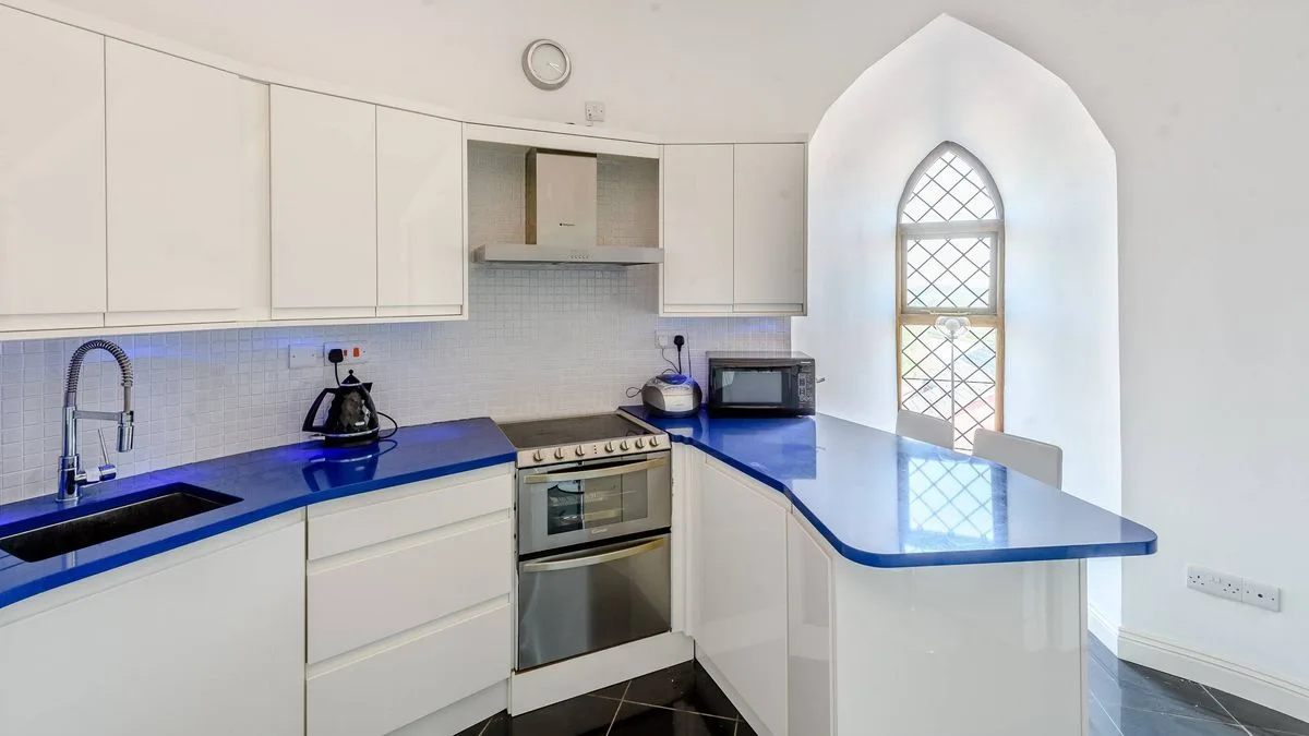 UK's 'Smallest Castle' on Sale for £330,000, Bath Tucked Under Bed