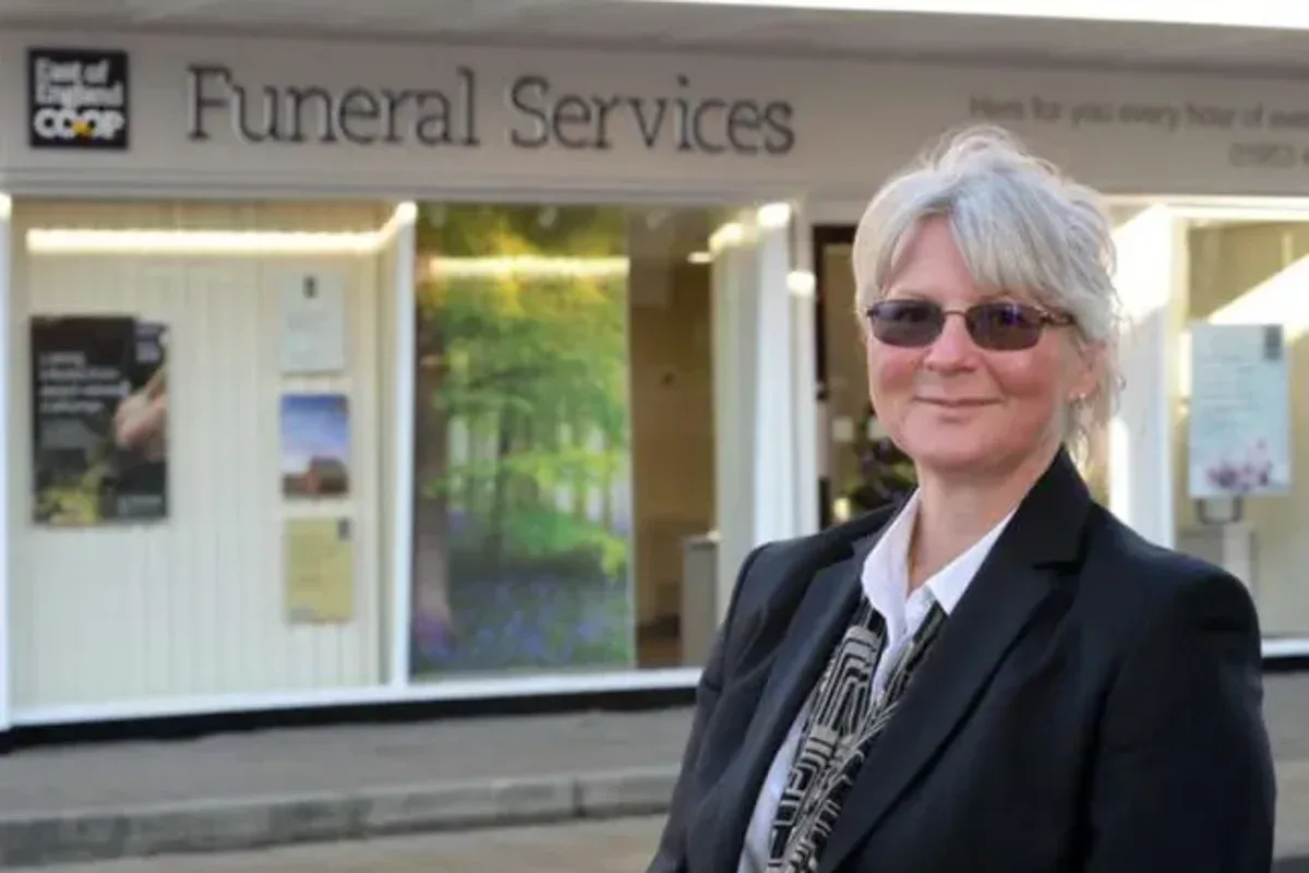 Undertaker Crushed by Faulty Coffin Lifter in Norfolk