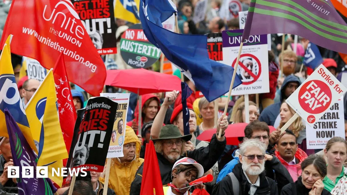Starmer Defies Unite Union's Funding Threat Over Coventry Pay Dispute