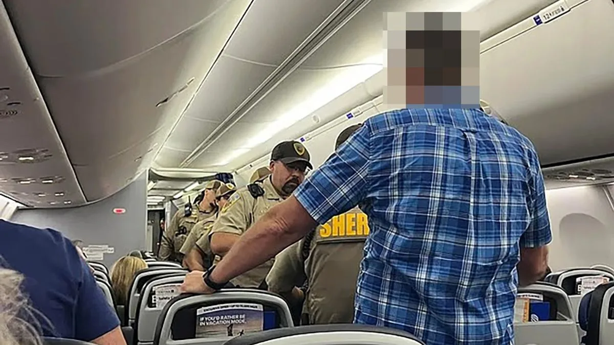 United Airlines Flight Diverts After Passenger Allegedly Tries to Storm Cockpit