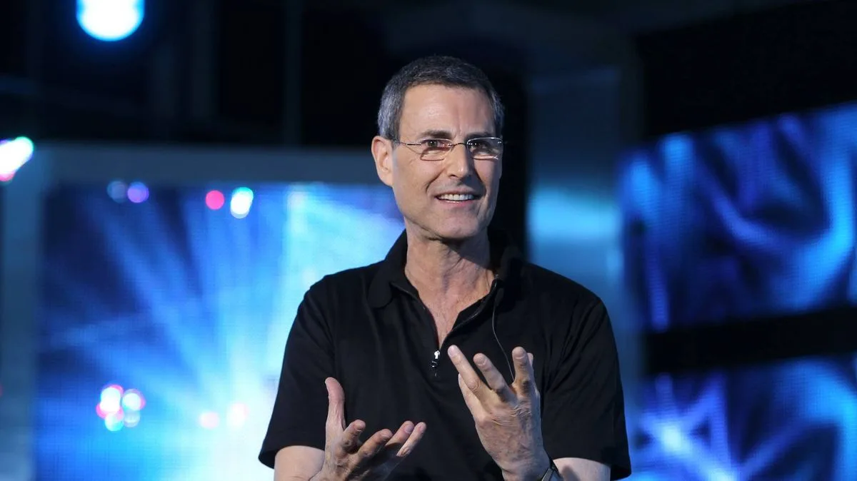 Uri Geller Warns NASA of Alien Invasion After 'Baffling Discovery'