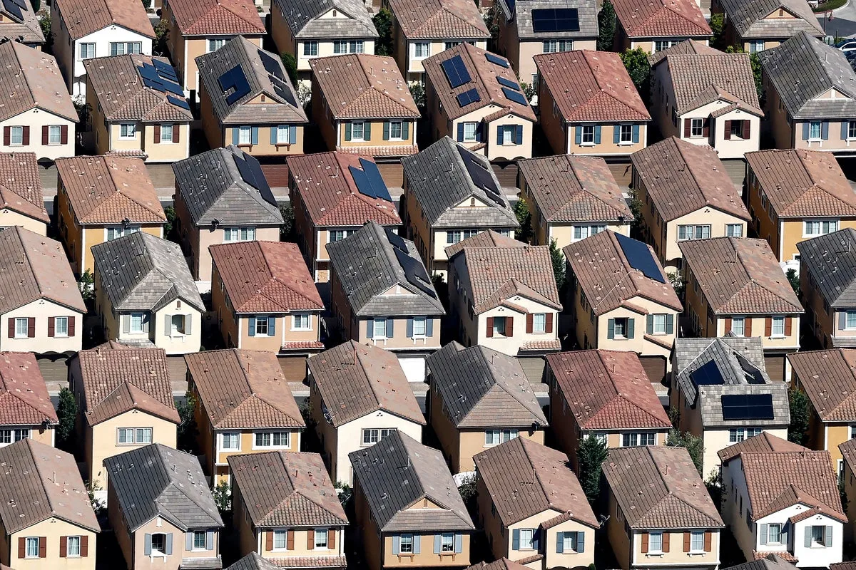 US Home Sales Drop as Prices Hit Record High