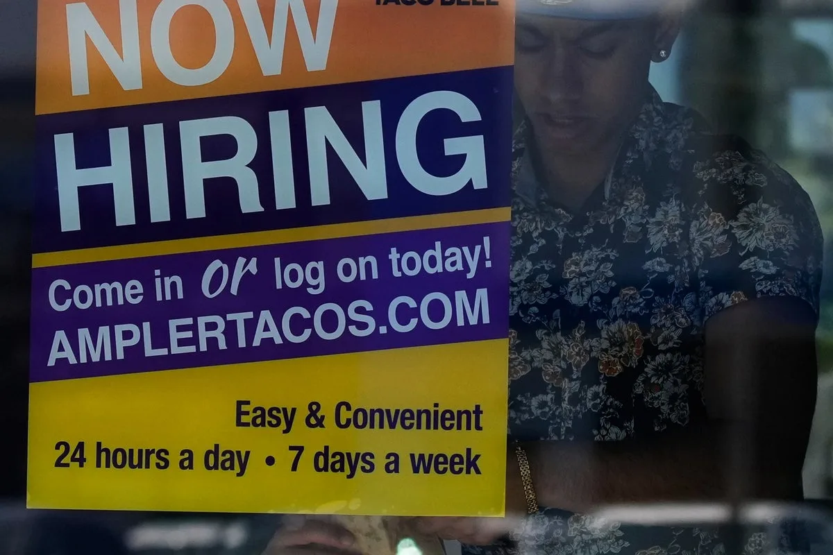 US Job Openings Hit 7.6 Million in April Despite Iran War