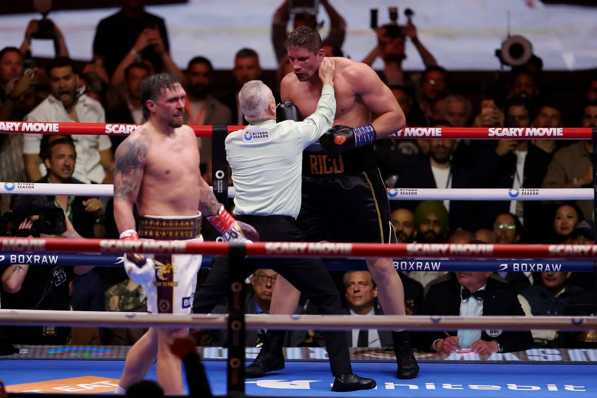 Usyk Defeats Verhoeven in Controversial Stoppage at Pyramids of Giza