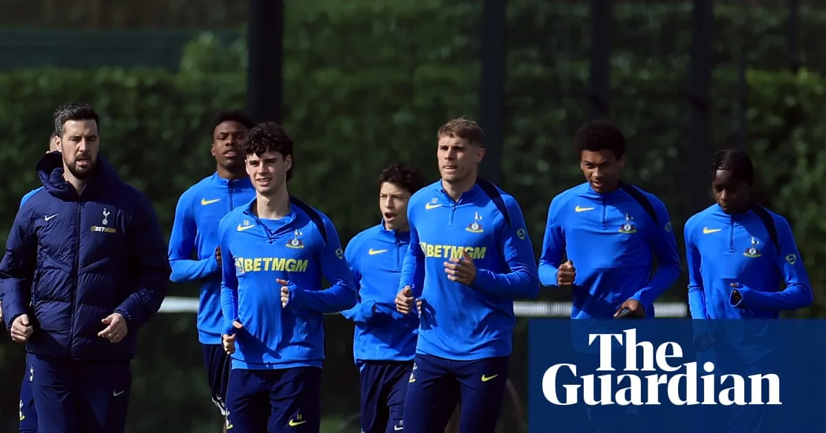 Van de Ven Dismisses Claims Tottenham Players Indifferent to Relegation