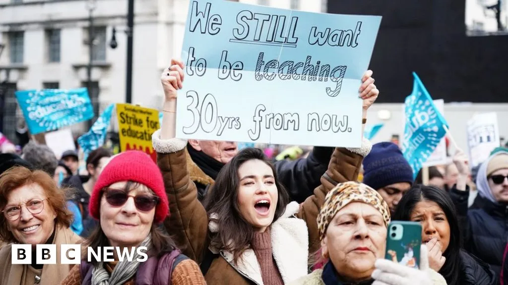 Teachers in England to Strike After Rejecting Pay Offer