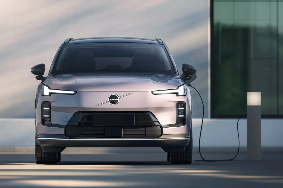 Volvo XC60 to Continue as Plug-In Hybrid Bridge Solution