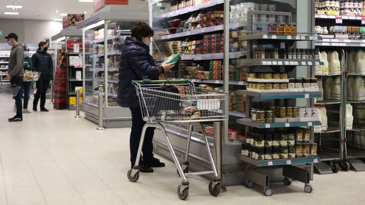 Waitrose Shopper Finds 'Happy Birttday' Cake Spelling Error