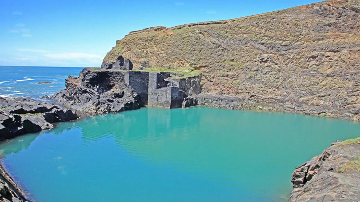Hidden Blue Lagoon in Wales Offers Wild Swimming and Breathtaking Sunset Views