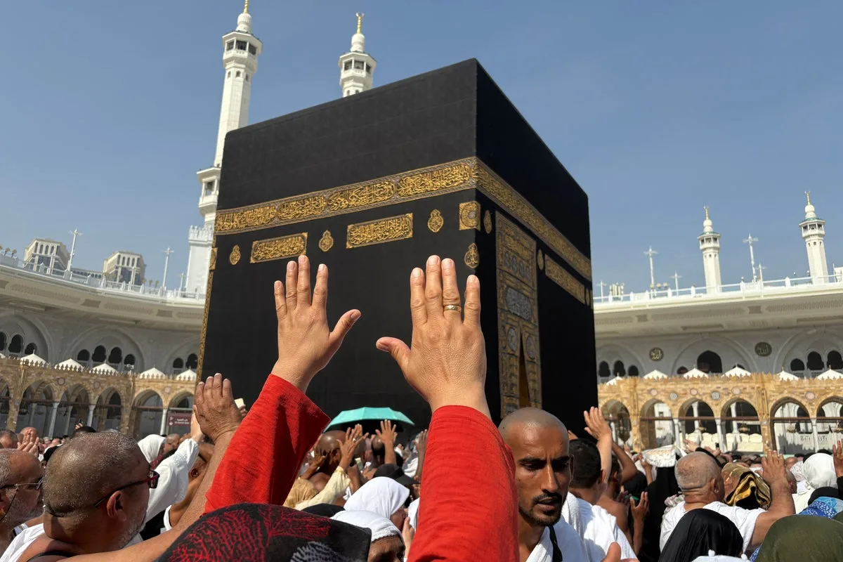 War Disrupts Umrah Pilgrimage Stranding Thousands in Saudi Arabia