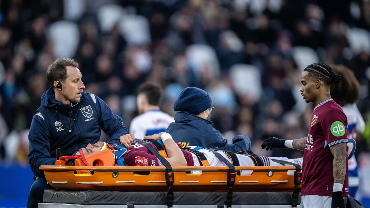 West Ham's Mavropanos Stretchered Off With Head Injury in FA Cup Tie