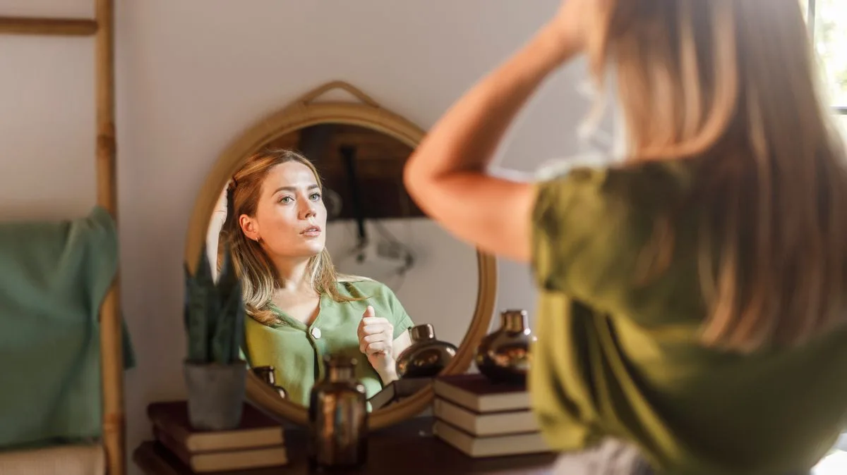 Psychic warns never to have a mirror facing your bed