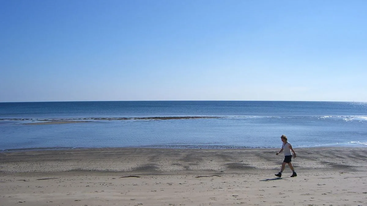 Rescue at 'Dangerous' Gwynedd Beach Sparks Calls for Lifeguards