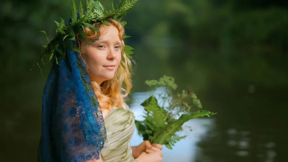 Woman Marries River Avon, Celebrates Third Anniversary