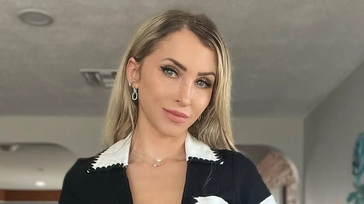 Woman Spends Over £75k on Surgery, Says Face Is 'Frozen in Time'