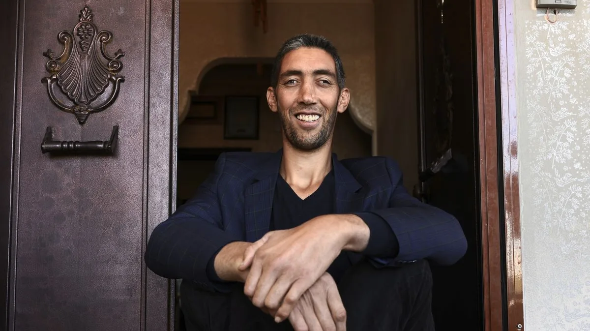 World's Tallest Man Sultan Kosen's Life at 8ft 2in: Sleeps in Three Beds