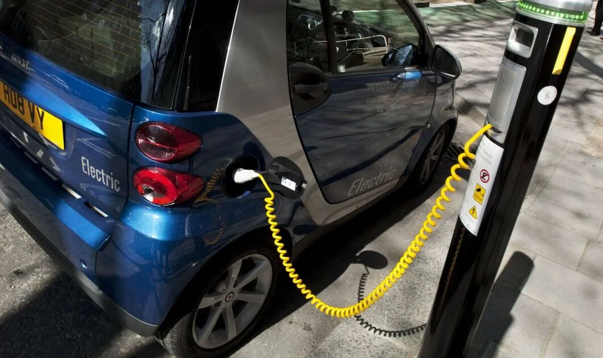 Yellowing Charging Cables Pose Safety Risks, Experts Warn