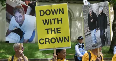 Anti-Monarchy Protesters Attempt to Disrupt Trooping the Colour in London