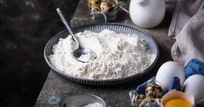 Difference Between Plain Flour and Self-Raising Flour Explained