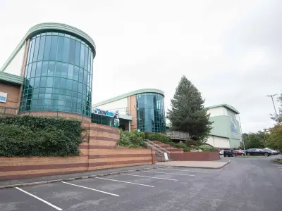 Escape UK Heatwave at Indoor Snow Centre 'Big Fridge' Attraction