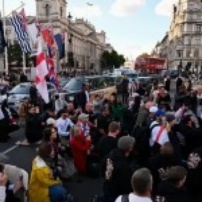 Far-right protesters in Parliament Square berate woman for not taking knee
