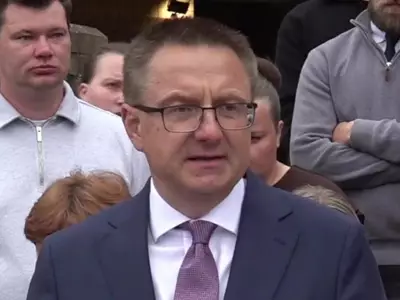 Father of Student Stabbed by Knife Fanatic Begs to Take His Place