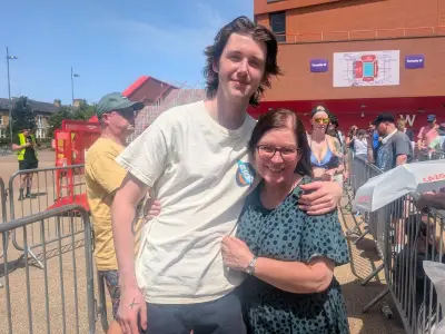Foo Fighters Fans Leave Queue at Anfield as Temperatures Soar in Liverpool