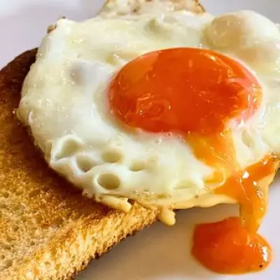 Fried Eggs Taste Better with Sesame Oil Instead of Olive Oil or Butter
