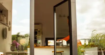 Homeowners Warned: Keep Patio Doors Closed in Hot Weather to Protect Floors