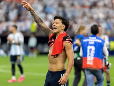 Lisandro Martinez's World Cup Form Puts Ineos in Contract Dilemma