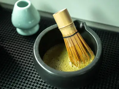 Matcha vs Green Tea: Key Differences, Caffeine Content, and Preparation