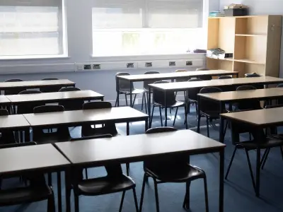 Over 1,200 Schools Closed in England and Wales as Met Office Issues Red Heat Warning