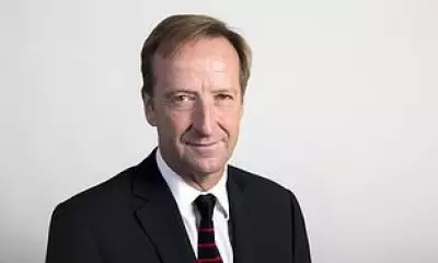 Starmer Pays Tribute to Former MI6 Chief Sir Alex Younger