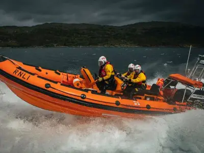 Teen rescues two men from inflatable boat near Skye