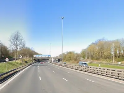 Three Hospitalised After Skoda Crash Shuts M8 in Glasgow