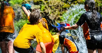 UK School's Stream Lessons Keep Kids Cool During Scorching Heatwave