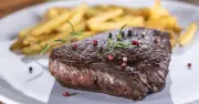 13 Chefs Reveal the One Tip to Make Steak Taste Better – Rest It!