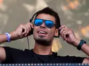 Afrojack Narrowly Avoids Metal Blade Smashing Through Car Windscreen