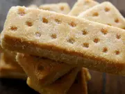American Tries Scottish Shortbread for First Time and Rates It a Perfect Ten