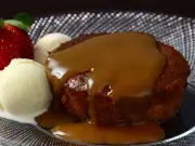 American Tries Sticky Toffee Pudding: Brits Complain About Missing Custard