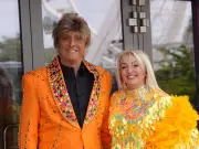 Barry Manilow Fan Denied Meet and Greet Over Outfit Feels Humiliated
