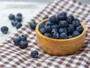 Blueberries Stay Fresh for Weeks with Paper Towel Storage Trick