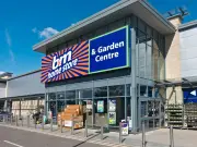 B&M £6 Handheld Fan with 'Hurry Low Stock' Warning as UK Heatwave Hits 38C