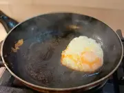 Crispier Fried Eggs: Ditch Olive Oil for Avocado Oil