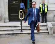 Darren Jones Rules Out Labour Leadership Bid, Boosting Burnham's Path to PM