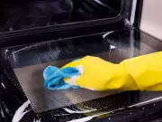 Ditch Vinegar and Baking Soda: Soda Crystals Clean Oven Glass Better