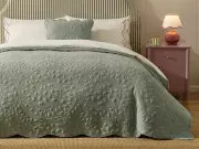 Dusk's 'Stunning' Summer Bedspread Transforms Beds into Luxurious Retreats