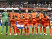 Dutch Media Slam 'Sloppy' Van Dijk and Gakpo After World Cup Draw