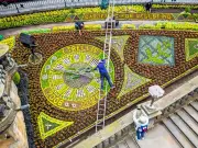 Edinburgh Floral Clock with 35,000 Flowers Unveiled